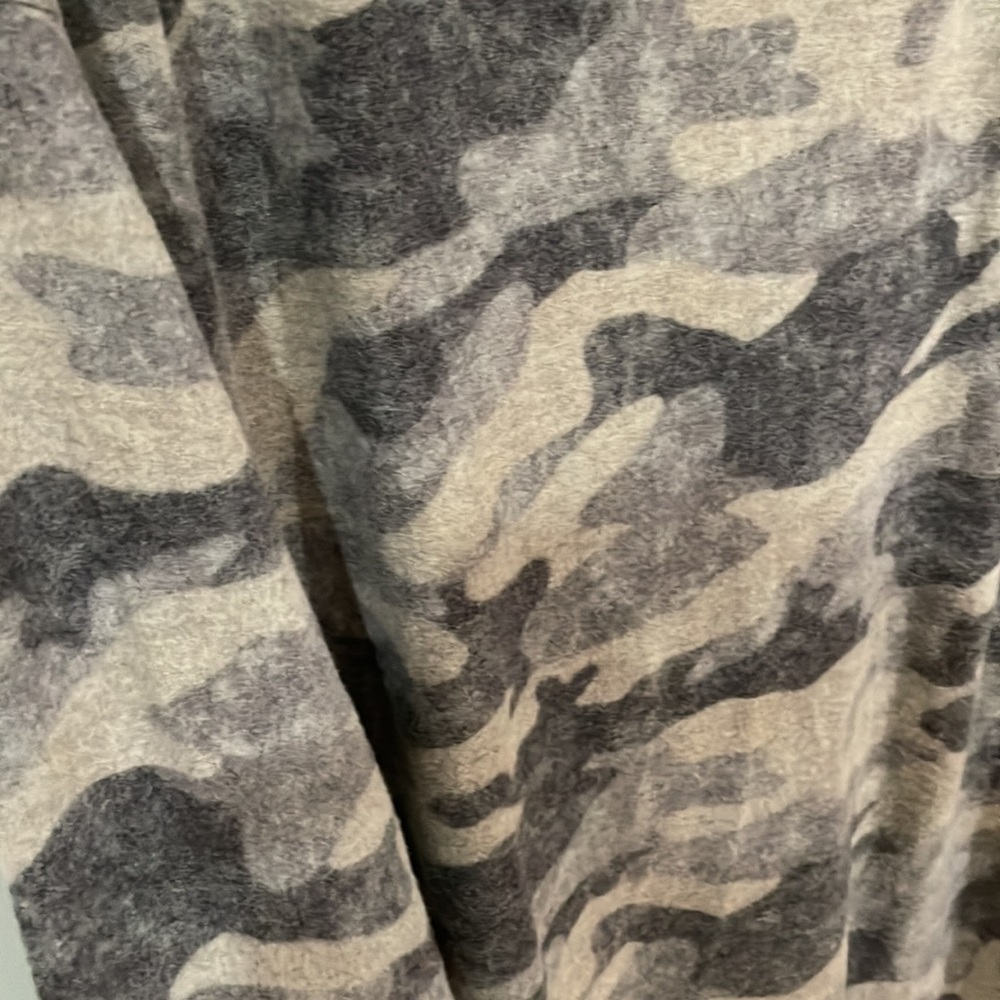 Open-back sweater. - Picture 4 of 7